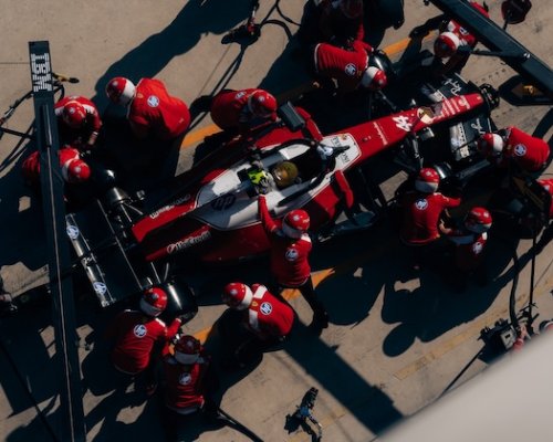 Ambice vs. realita: Ferrari chtělo nahánět Mercedes, ale teď se musí dívat na záda rozjetému McLarenu