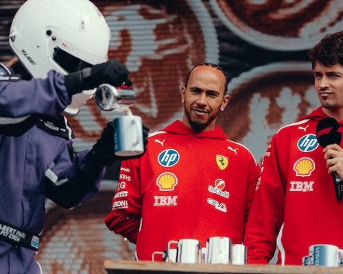 Leclerc přiznal zmatek u Ferrari. Hamilton ho předjel třikrát, tým netuší proč