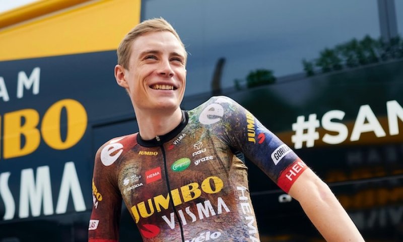 Organizátoři italského závodu zakázali močení do lahví. Cyklistické hvězdy jezdce obhajují