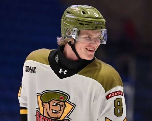 Jeho země nemá ani reprezentaci, ani ligu, přesto může překonat rekordního Cháru. Sharks draftovali 216 centimetrů vysokého moldavského obra