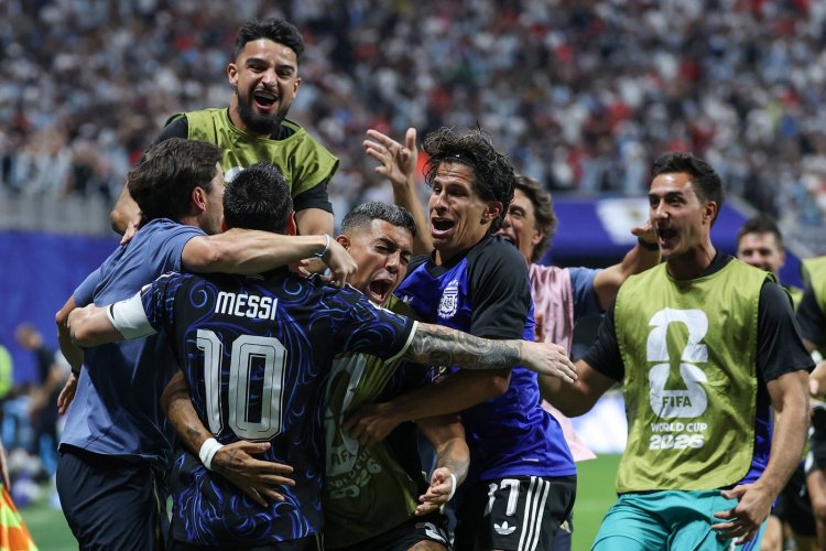 Argentina porazila Anglii 2:1 a postoupila do finále mistrovství světa