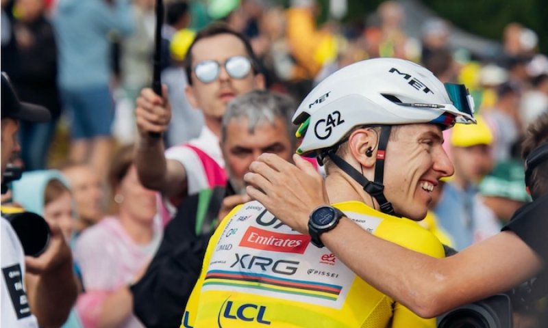 Evenepoel přelstil Pogačara a ovládl královskou etapu. Tour přišla po děsivém pádu o Vingegaarda