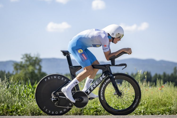 Česká stopa na Tour de France 2026. Hned tři závodníci se představí na legendárním etapovém závodu