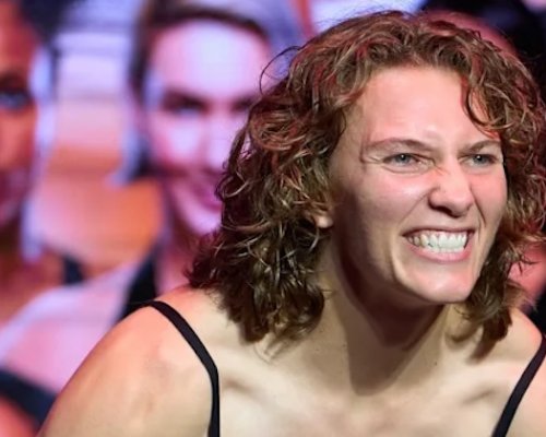 Boxerský svět v slzách. Vyzyvatelka o titul mistryně světa zemřela po srážce s autem
