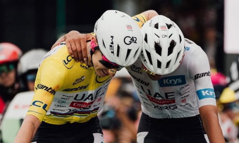 Pogačar dorovnal Merckxe i Induraina. Slavné Champs-Élysées ovšem ovládl Van der Poel