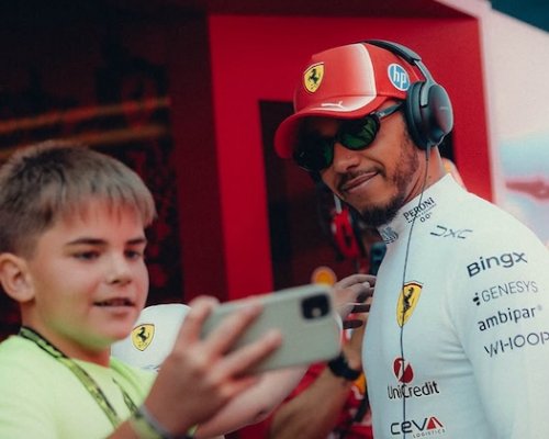 Hamilton zuřil. Chybná strategie Ferrari ho připravila o pódium i cenné body v boji o titul