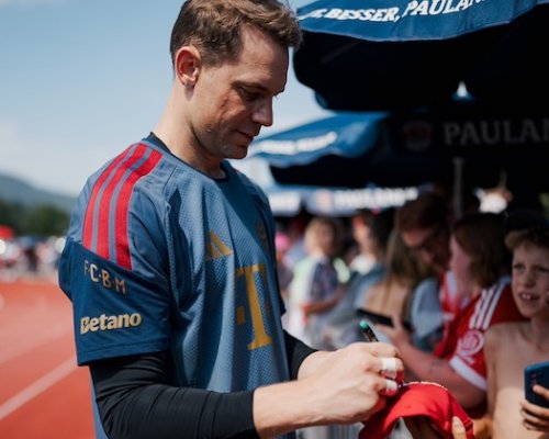 Konec po čtrnáctém bundesligovém titulu? Čtyřicetiletý Neuer naznačil poslední tanec