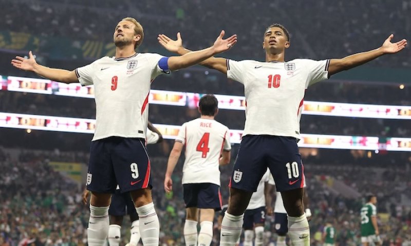 Kanonáda o bronz! Saka řídil hattrickem výhru Anglie, Mbappé i při prohře překonal Messiho rekord