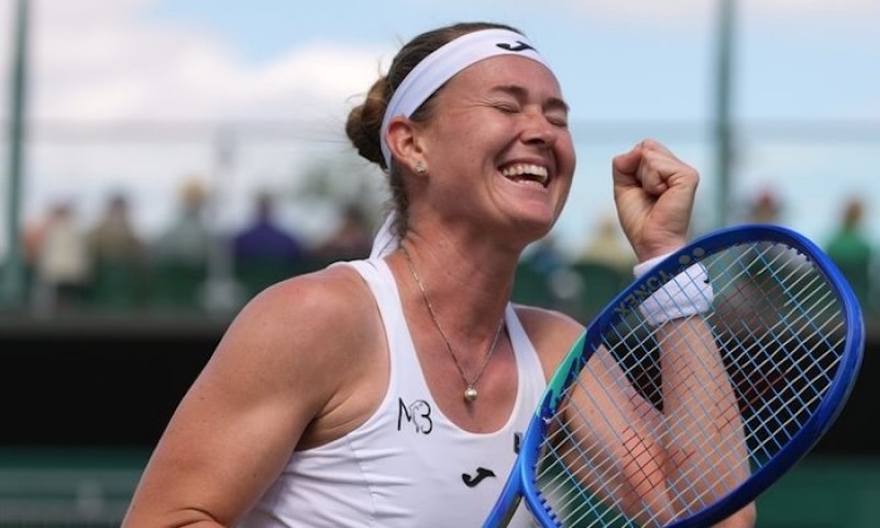 Mým cílem je jednou vyhrát Wimbledon, hraju tu srdcem možná ještě o trochu víc než jinde, přiznává Bouzková. V Londýně zaujala i netradičním rituálem