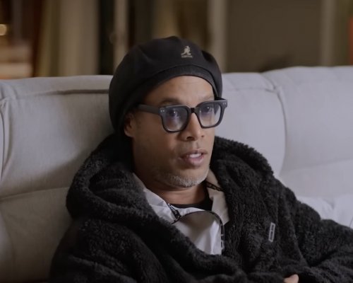 Všichni mě kopírují, stěžuje si Ronaldinho. Po kariéře našel vášeň ve víně