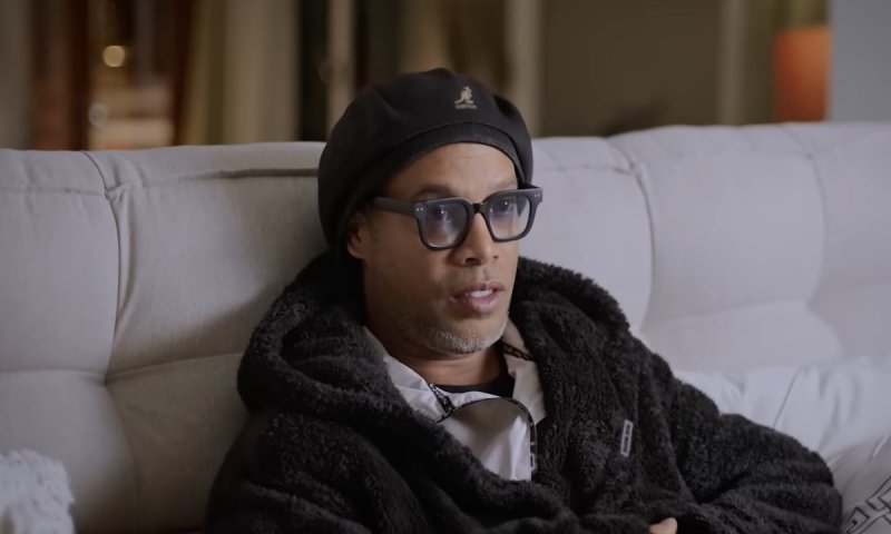 Všichni mě kopírují, stěžuje si Ronaldinho. Po kariéře našel vášeň ve víně