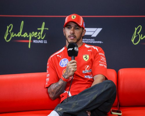 Hamilton už nic neskrývá a otevřeně kritizuje Ferrari. Někdo brzy může z kola ven