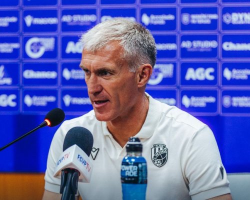 Půlnoční striptýz v Římě sliboval souznění. O deset měsíců později Hyský balil kufry