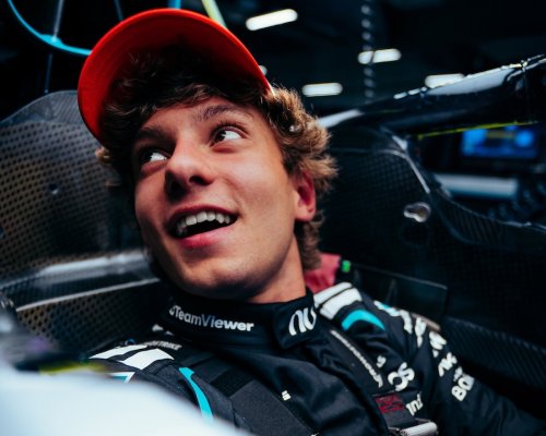 Russell získal nejjasnější pole position sezony. Antonelli skončil ve zdi už v Q1