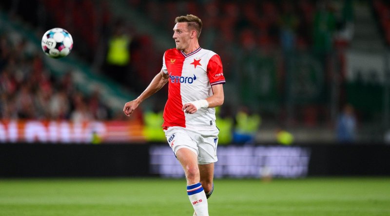 Přestupy v Česku se utrhly ze řetězu, říká agent Chaloupka. Proč opora Slavie neodešla do zahraničí?