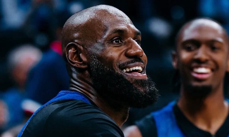 LeBron útočí na 45 tisíc bodů, Durant má na mušce Kobeho, Curry pět tisíc trojek. Jaké rekordy mohou padnout v NBA?