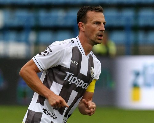 Přišel Hradec o svého kapitána? Darida musel ze hřiště na nosítkách sezona by pro něj mohla skončit předčasně
