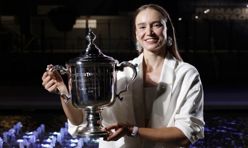 Čtyři tituly, 53 výher a další trofej do sbírky. Světová jednička Rybakinová opět předvedla demolici