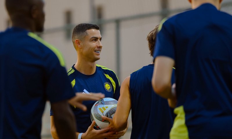Ronaldo opět porazil Messiho! Fanoušci zvolili jeho sezonu 2008 nejlepší v historii Zlatého míče. Hlasování ale mělo háček