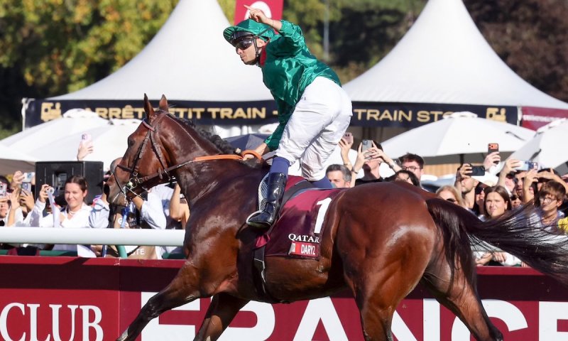 Daryz znovu ovládl nejslavnější dostih Evropy. Na něco podobného čekalo Longchamp 48 let