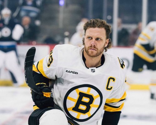 Pastrňák brzy bude třetí nejlepší střelec v historii Bruins. Přeskočíl i Židlického v zápasech a Hamrlíka v přesilovkách
